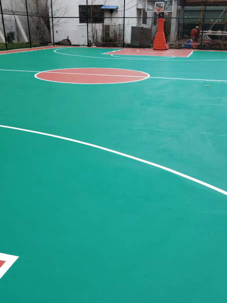 细河 球场长期使用易出现地面开裂